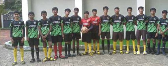 School football squad lineup on campus